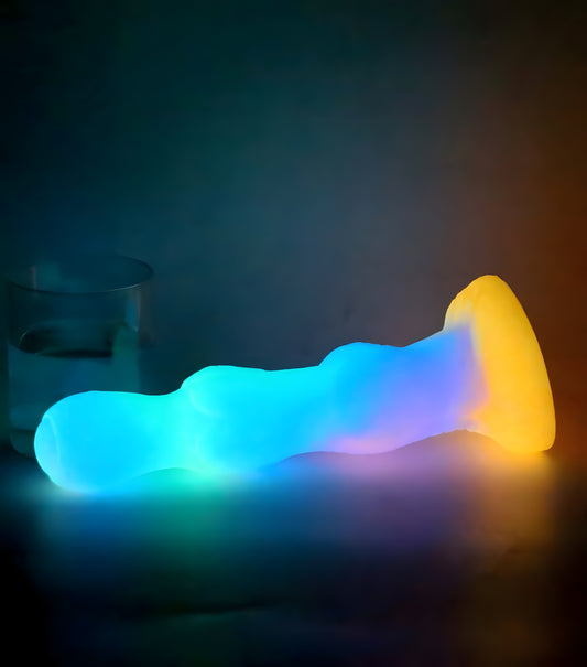 DildoPhantasy - GlowingCharm - Bright glowing Dildo with Fantasy aesthetics